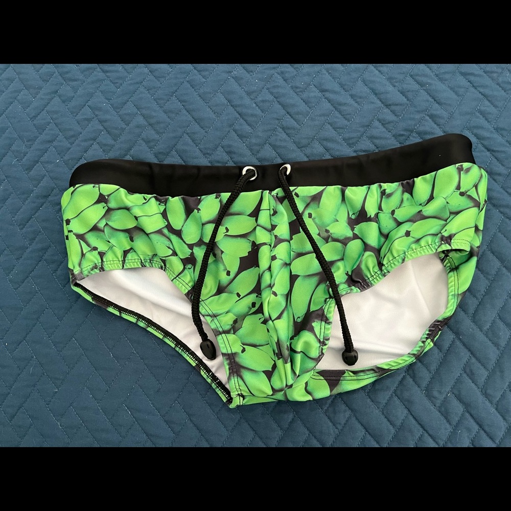 Brazilian sunga size medium( never worn )